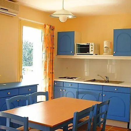 Lagrange Les Mazets De 假日公园 3*